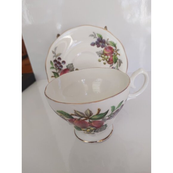 Vintage Queen Anne Bone China Teacup and Saucer Fruit pattern 1960's - Picture 2 of 10